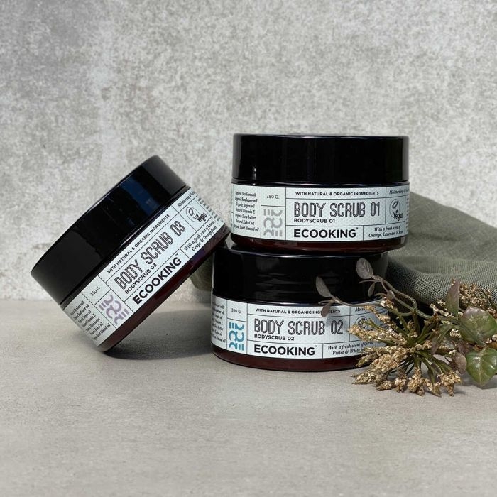Ecooking Body Scrub 03 er en vegansk kroppsskrubb med duft av sjasmin, drue og appelsinblomst.